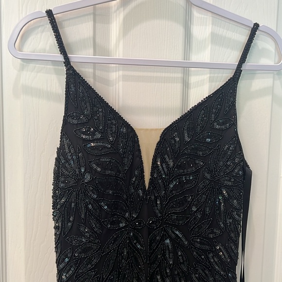 NWT Mac Duggal 5107 Embellished Leaf Evening Gown Black SIZE 2 - Picture 9 of 15